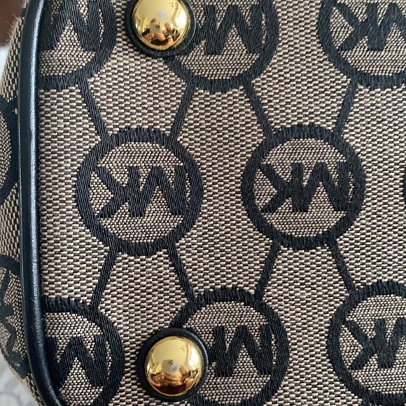 Michael kors purse - Picture 8 of 9